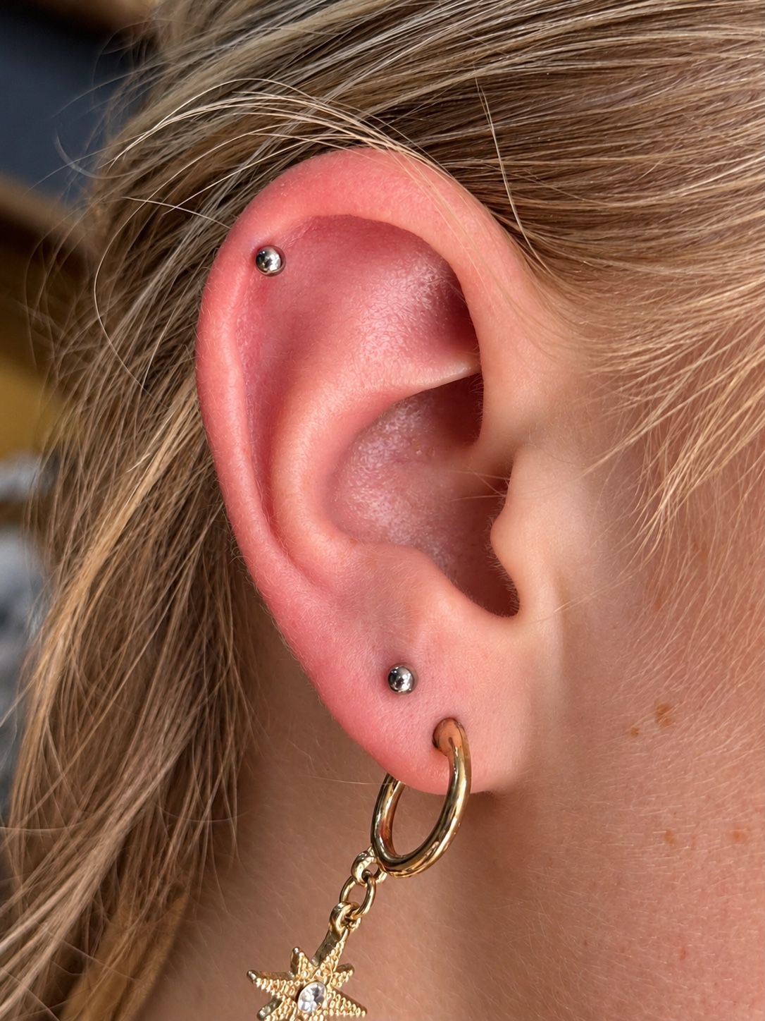 Piercing helix minimalista